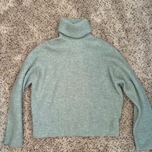 Green turtleneck sweater small